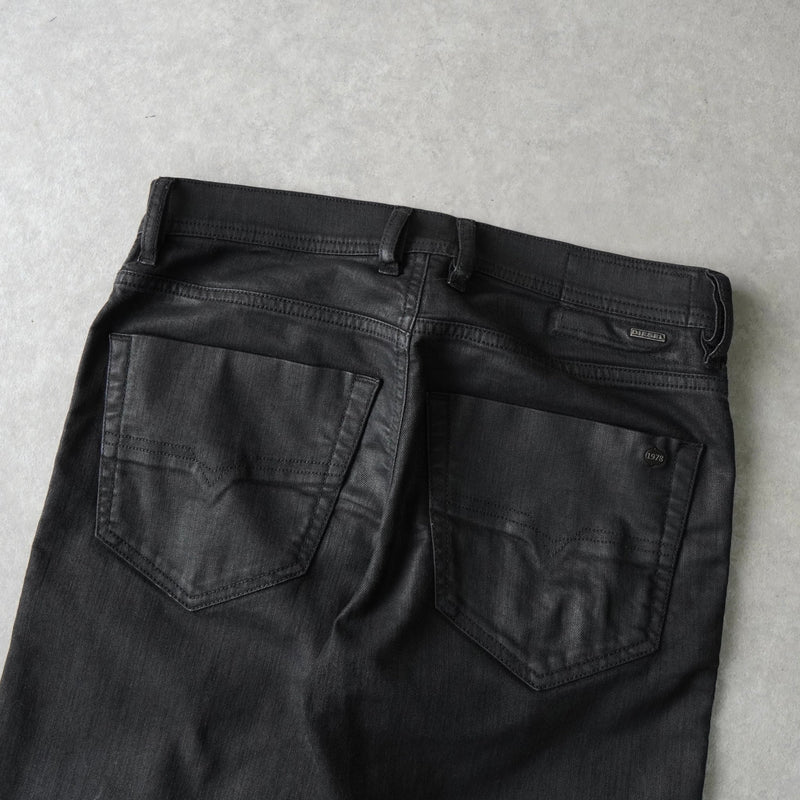 ディーゼル TEPPHAR ブラック コーティング ストレッチ デニム - NEWSED