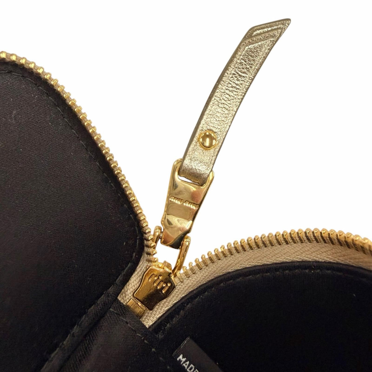 ミュウミュウ TRICK MATELASSE KEYRING ロゴ金具付 マテラッセ チャーム ゴールド レディース - NEWSED