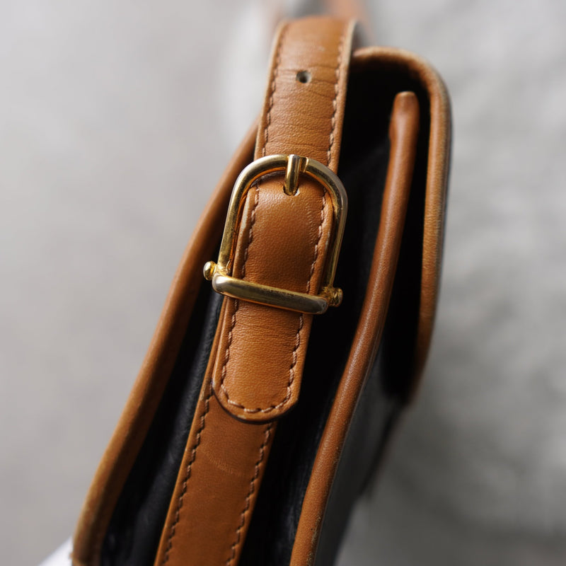 Triomphe Leather Shoulder Bag - NEWSED