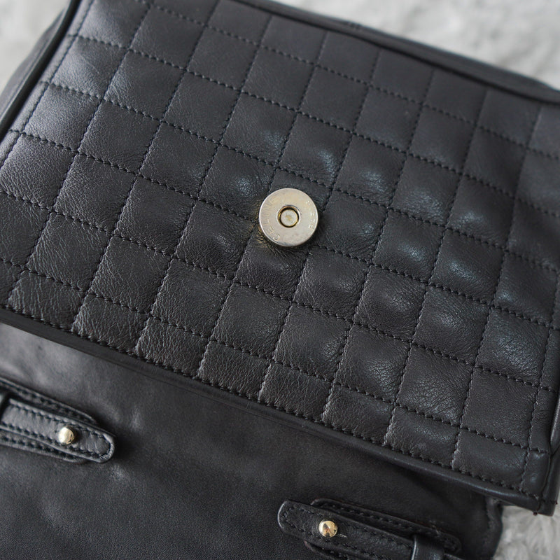 Triomphe Quilting Chain Shoulder Bag - NEWSED