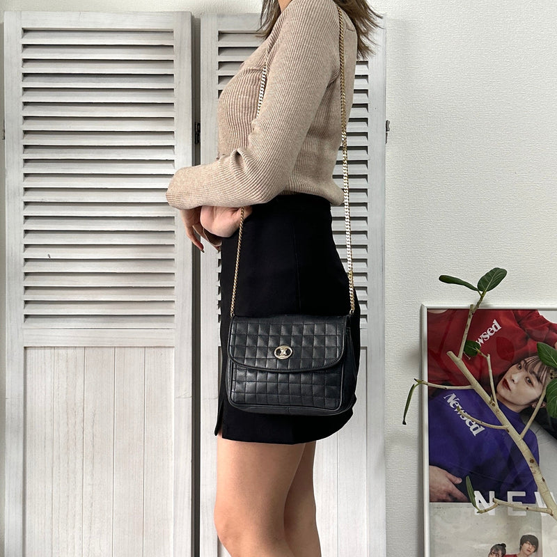 Triomphe Quilting Chain Shoulder Bag - NEWSED