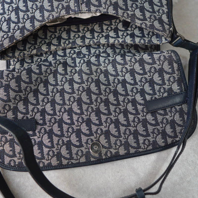 Trotter Logo Belt One Shoulder Bag Made in Italy - NEWSED