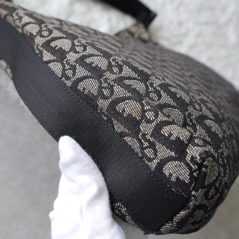 Trotter Shoulder Bag - NEWSED