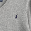 Polo Ralph Lauren 徽标刺绣 V 领针织衫 灰色