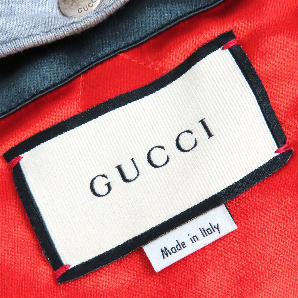 グッチ WORLD WIDE ロゴワッペン フード付き 中綿入り ジップアップ シャツ ジャケット ダーク系 44 メンズ - NEWSED