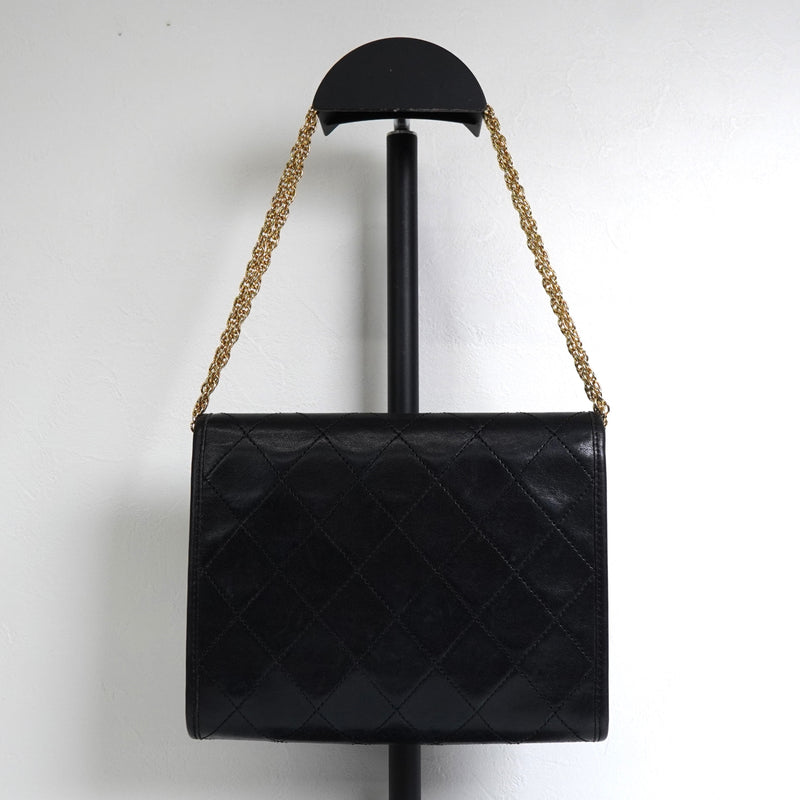 シャネル ココマーク プッシュロック マトラッセ ラムスキン チェーン ショルダーバッグ ブラック