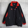 アディダス ナイロンジャケット バックロゴ ハイネック ブラック/レッド XL〜2XL相当