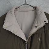 イヴ サンローラン YSLロゴ リバーシブル ダウンジャケット ボンバージャケット 中綿ジャケット モカブラウン/ホワイトベージュ - NEWSED