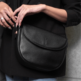 イヴサンローラン YSLロゴ レザー ショルダーバッグ ブラック - NEWSED