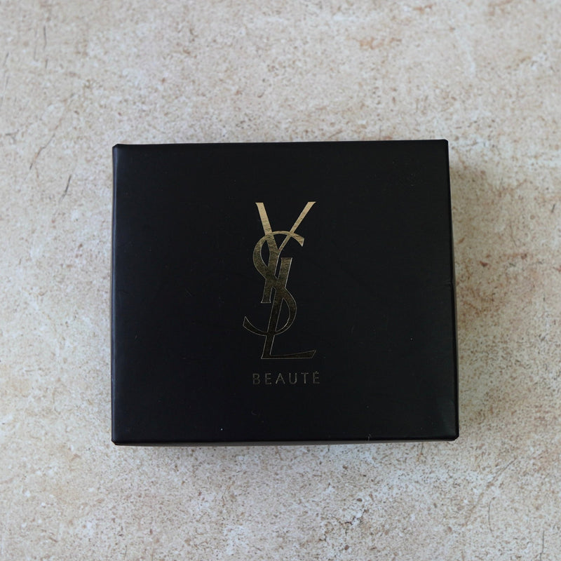 イヴ サンローラン カサンドラロゴ YSLロゴ コールド レザー ネックレス チョーカー 箱付き - NEWSED