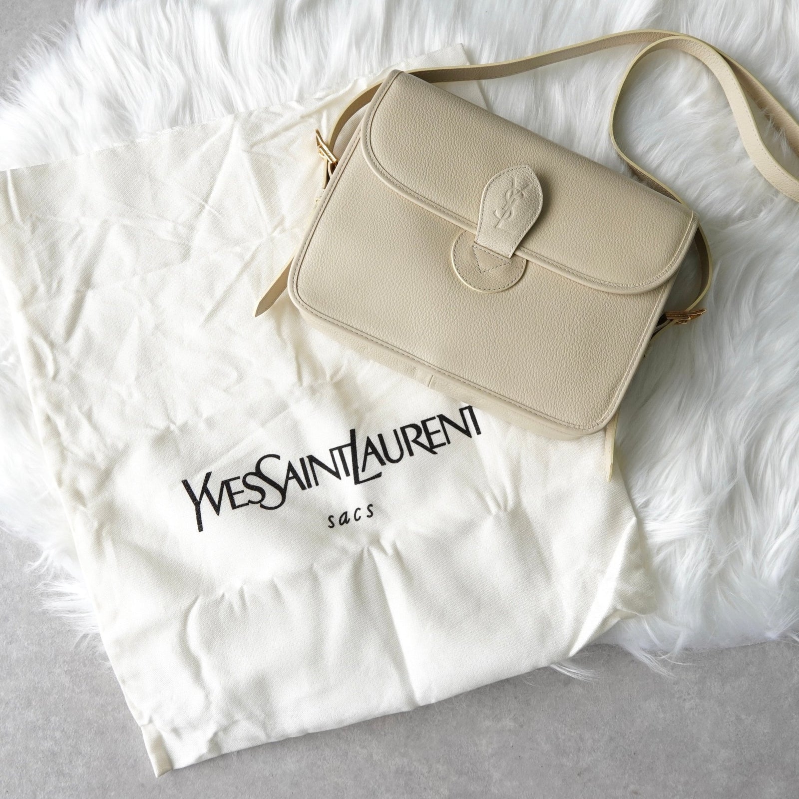 イヴサンローラン YSLロゴ レザー ショルダーバッグ ホワイト