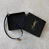 イヴ サンローラン カサンドラロゴ YSLロゴ コールド レザー ネックレス チョーカー 箱付き - NEWSED