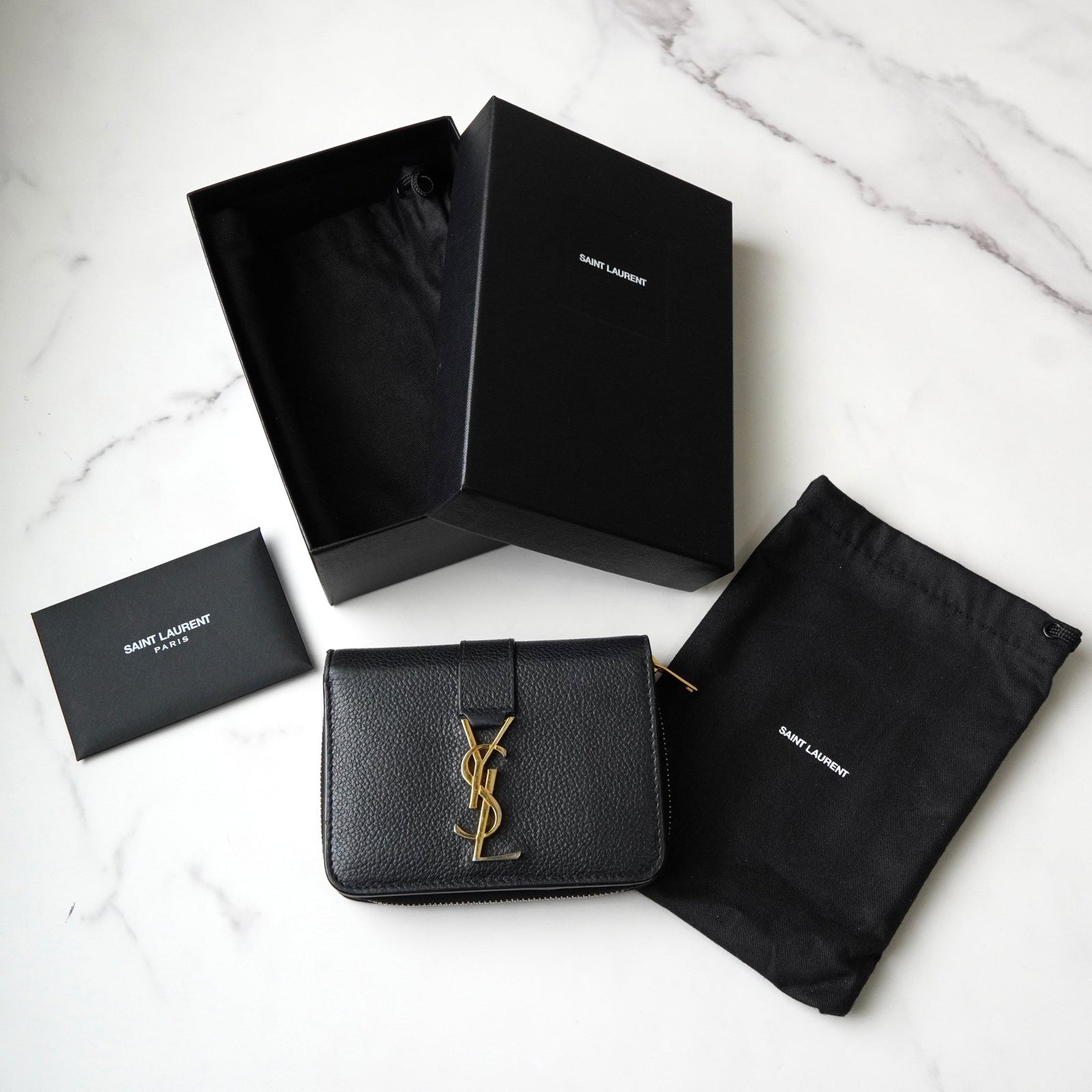 イヴサンローラン YSLロゴ レザー 二つ折り財布 ブラック 箱付き