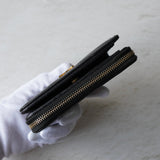 イヴ・サンローラン 二つ折り財布 カサンドラロゴ YSLロゴ Vステッチ ブラック - NEWSED