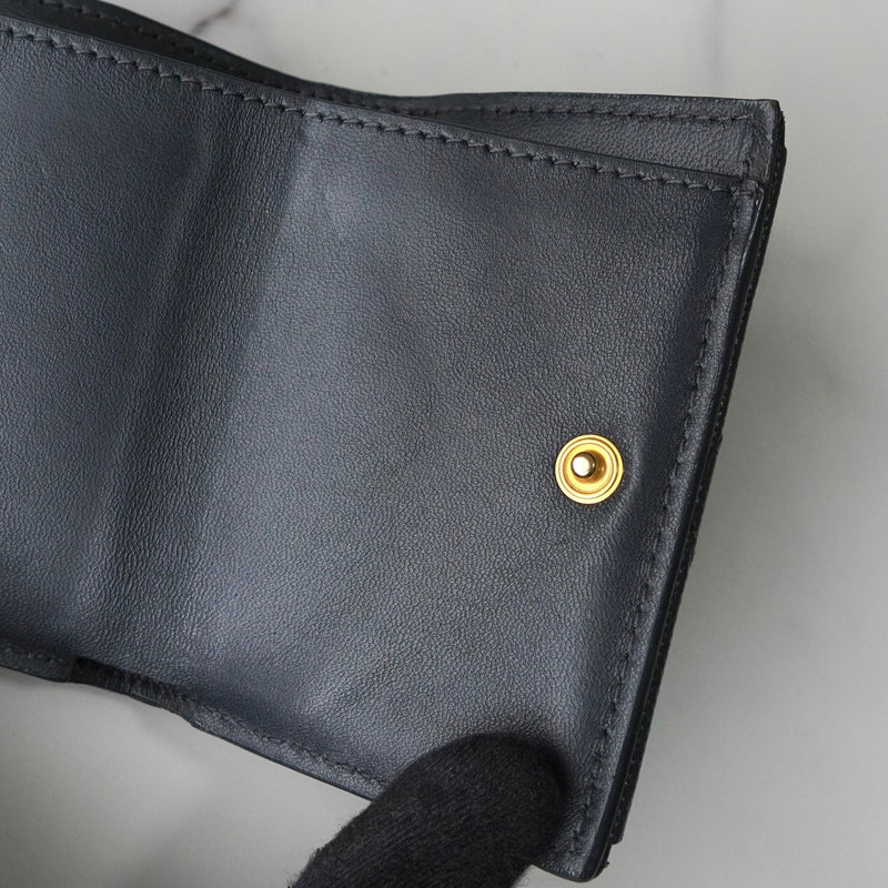 イヴ サンローラン YSLロゴ Vステッチ レザー 三つ折り財布 コンパクトウォレット グレー - NEWSED