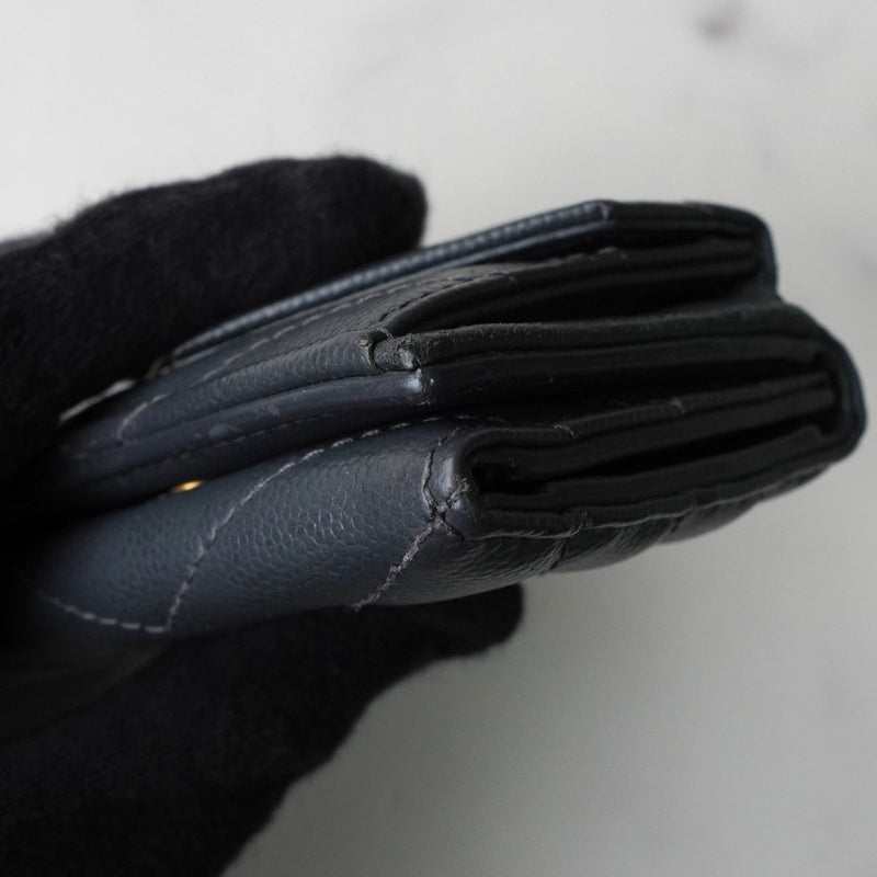イヴ サンローラン YSLロゴ Vステッチ レザー 三つ折り財布 コンパクトウォレット グレー - NEWSED