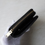 イヴ・サンローラン 二つ折り財布 カサンドラロゴ YSLロゴ Vステッチ ブラック - NEWSED