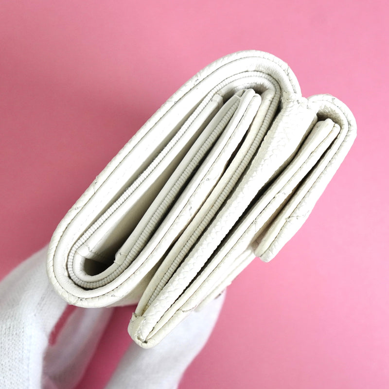 シャネル ココマーク マトラッセ キャビアスキン 三つ折り財布 ホワイト