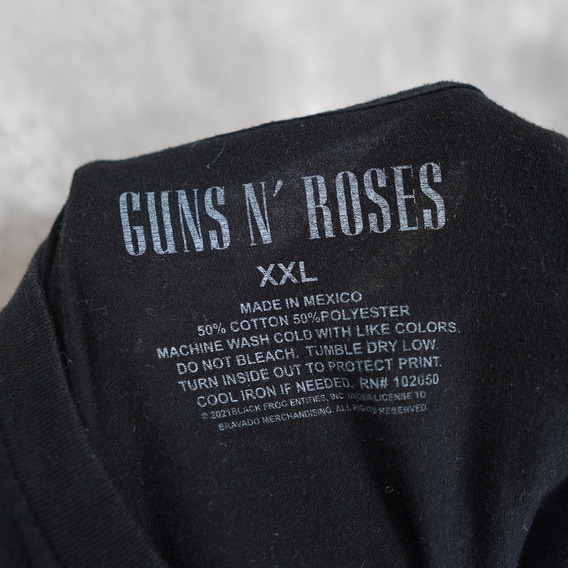 "Guns N' Roses" band tee shirt